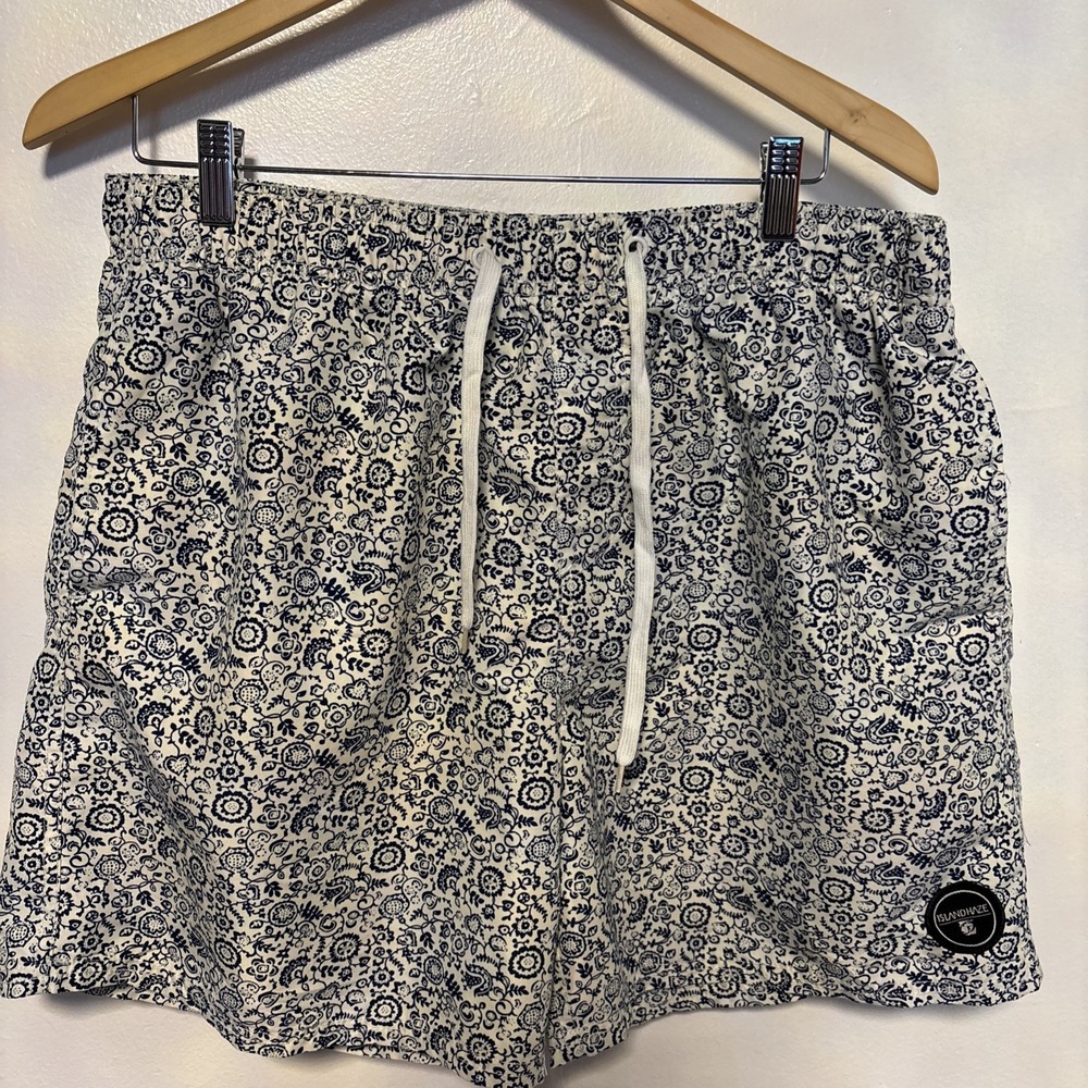 Island Haze Swim Trunks Board Shorts Men's large White and‎ Blue draw string